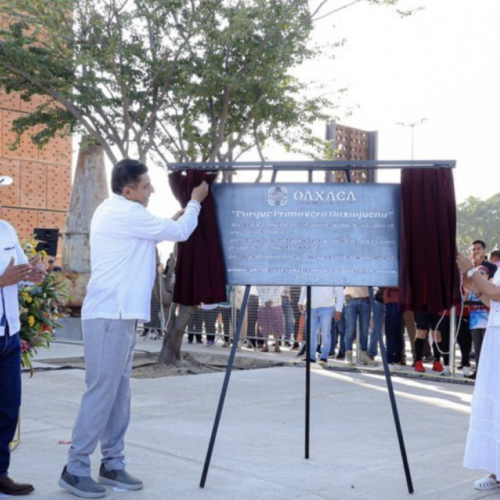 Inaugura Salomón Jara e Irma Bolaños el parque Primavera Oaxaqueña